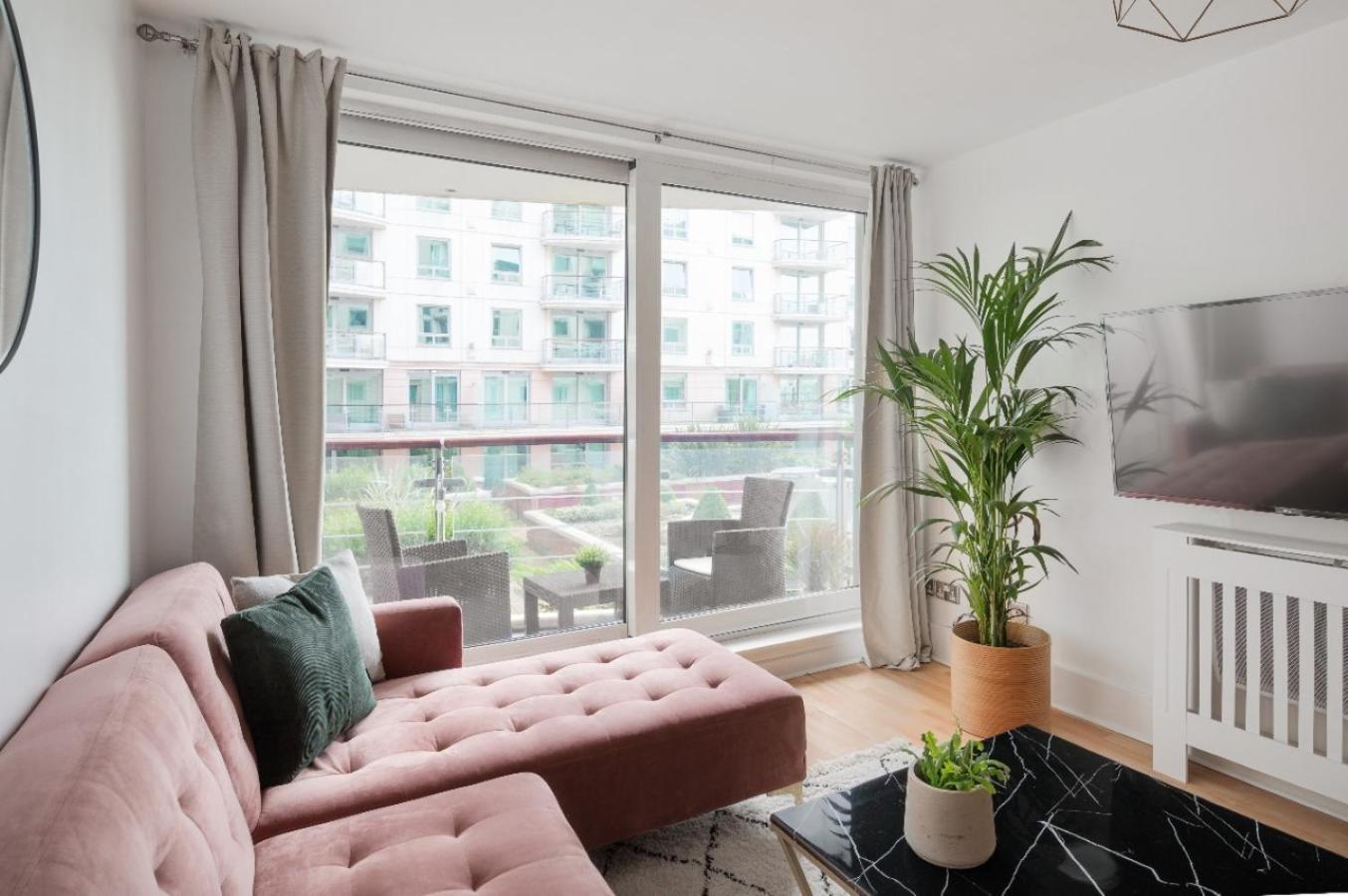 Apartment Riverside With Balcony, 1 Min Walk To Vauxhall Station *