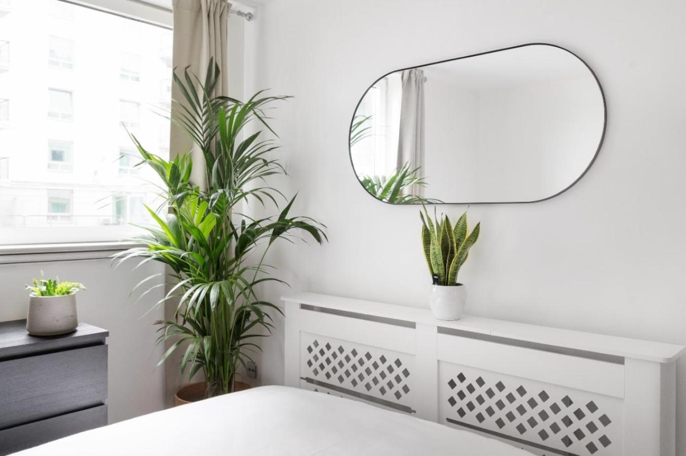 Riverside With Balcony, 1 Min Walk To Vauxhall Station London