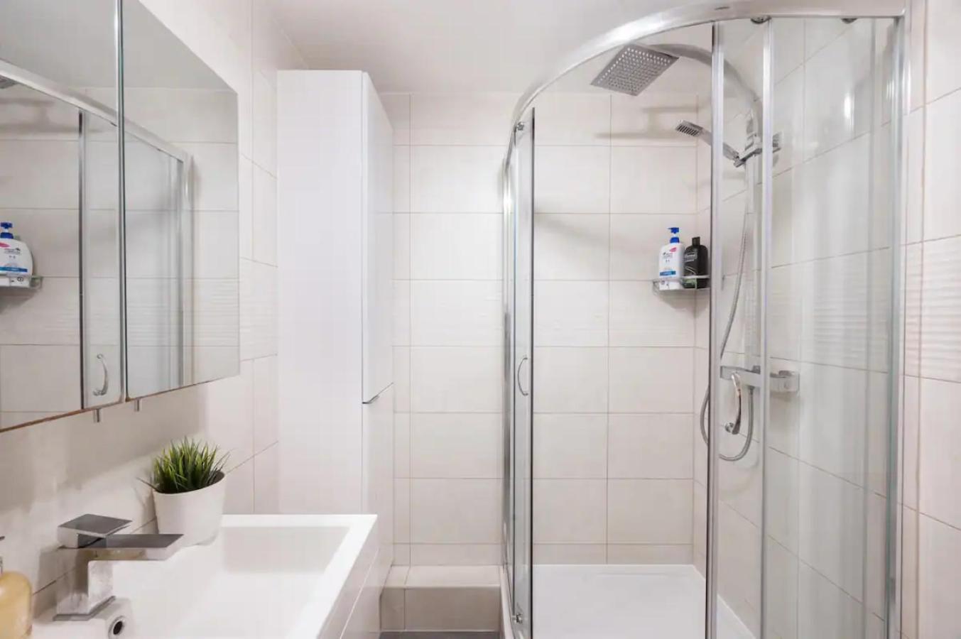 Riverside With Balcony, 1 Min Walk To Vauxhall Station Apartment *