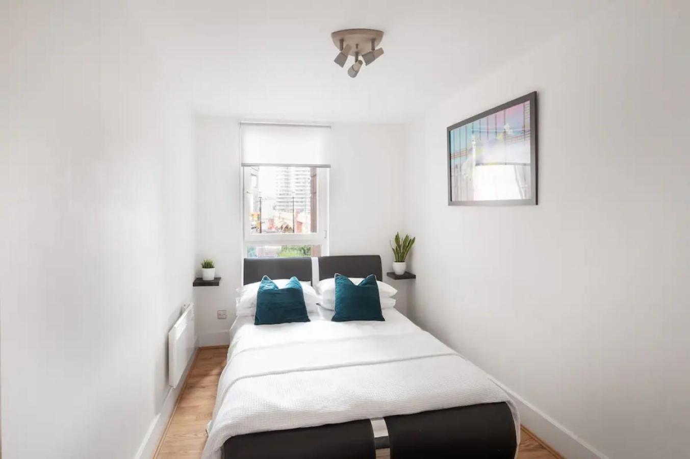 Riverside With Balcony, 1 Min Walk To Vauxhall Station