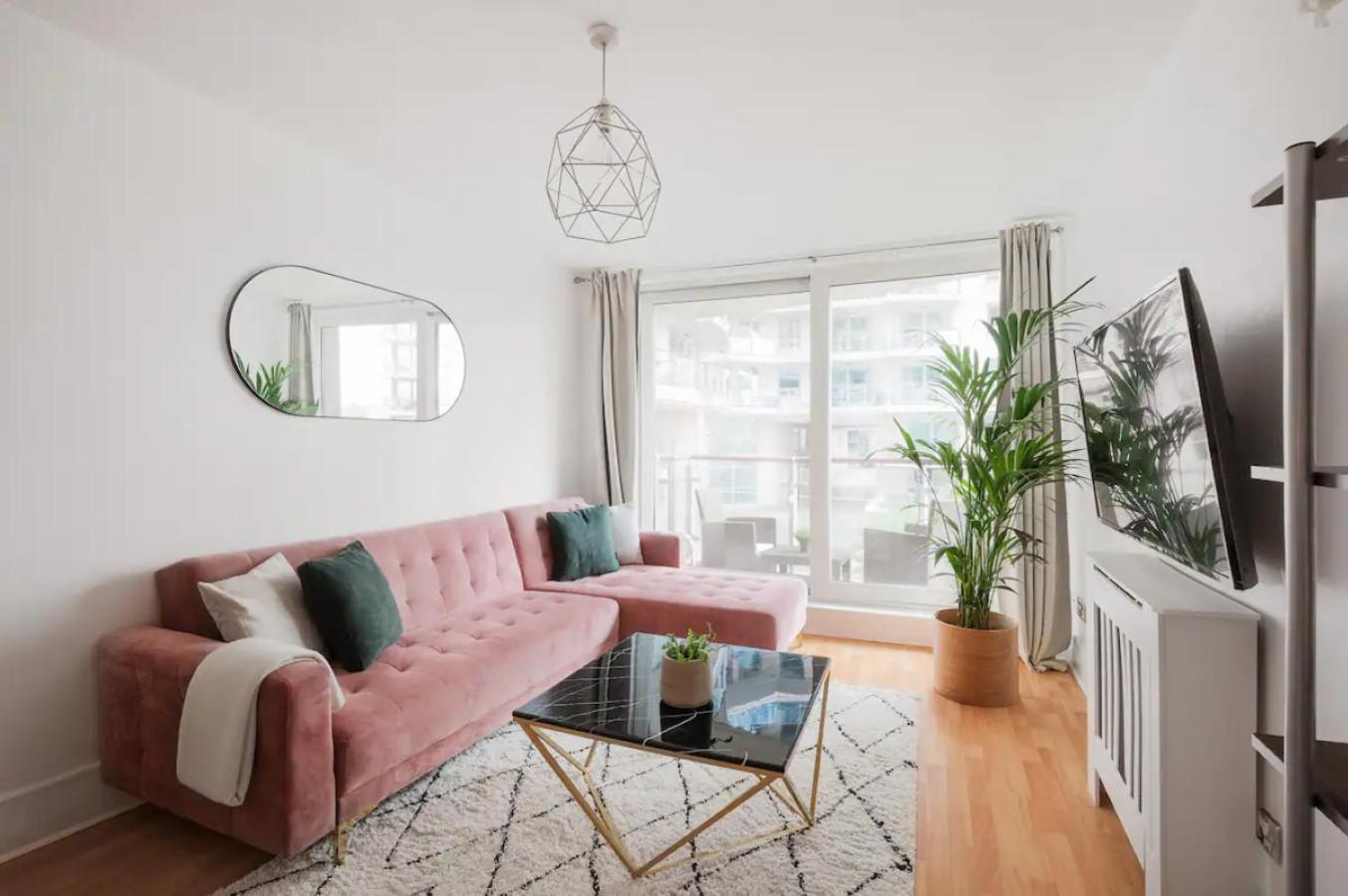 Riverside With Balcony, 1 Min Walk To Vauxhall Station London