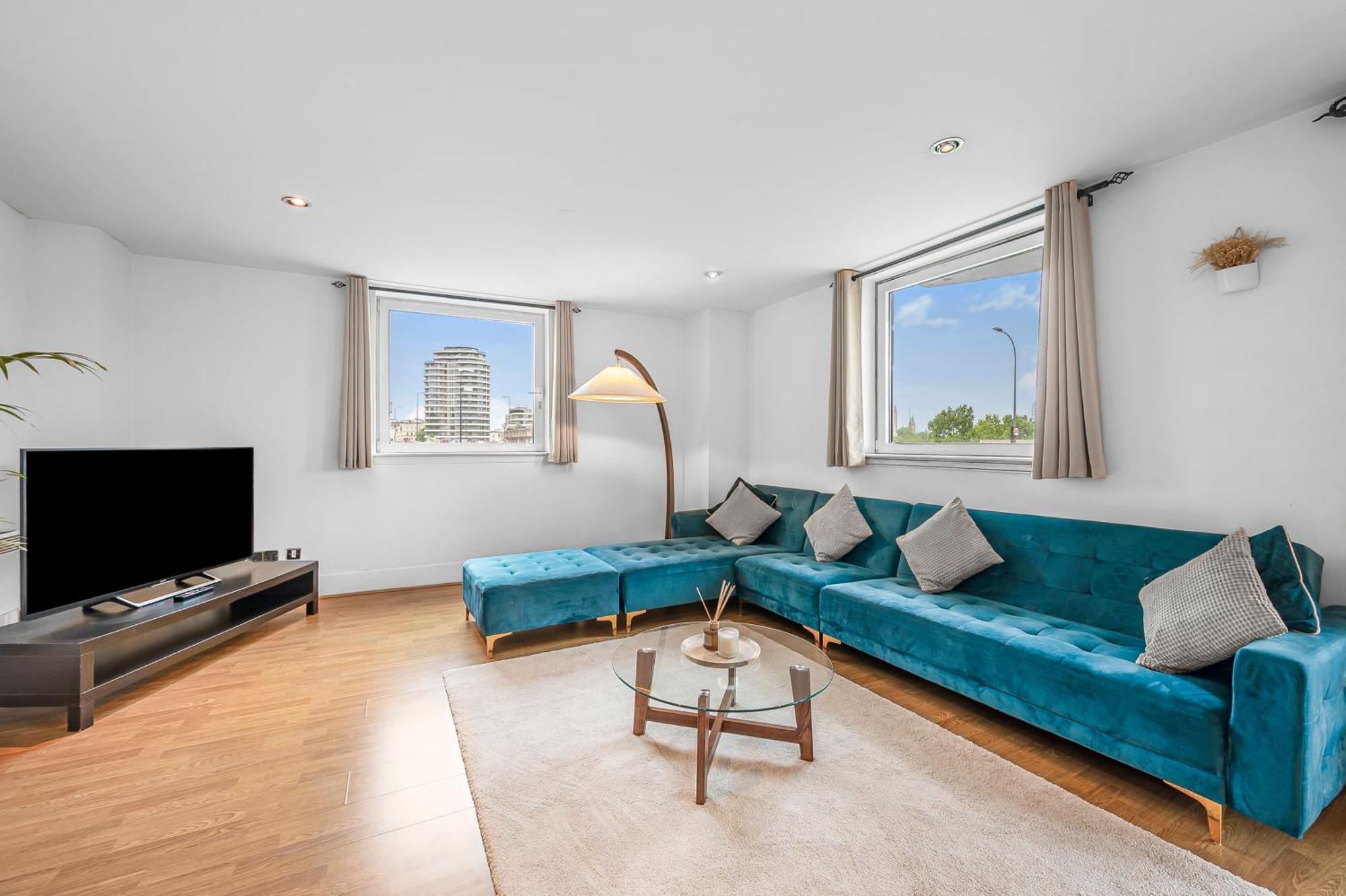 Riverside With Balcony, 1 Min Walk To Vauxhall Station Apartment London