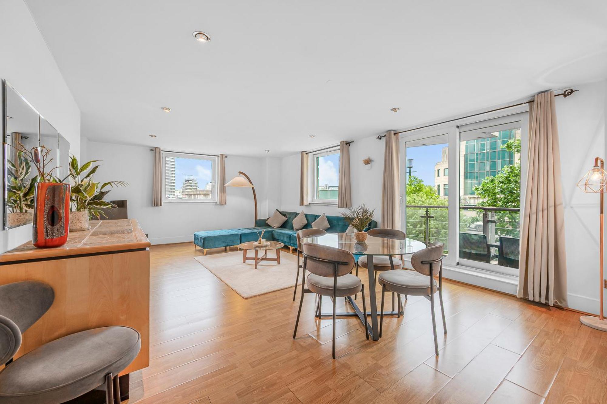 Riverside With Balcony, 1 Min Walk To Vauxhall Station Apartment
