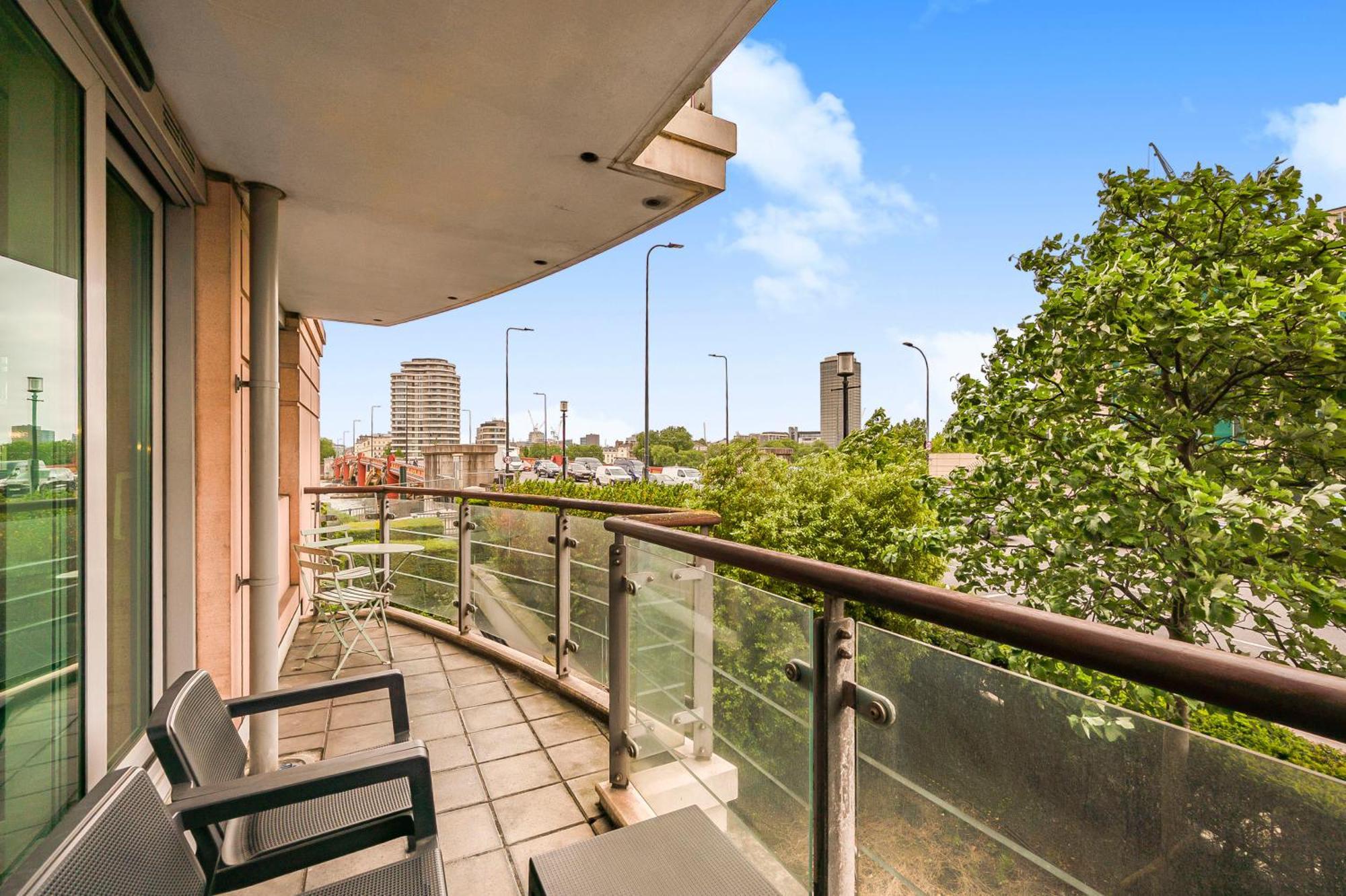 Riverside With Balcony, 1 Min Walk To Vauxhall Station Apartment *
