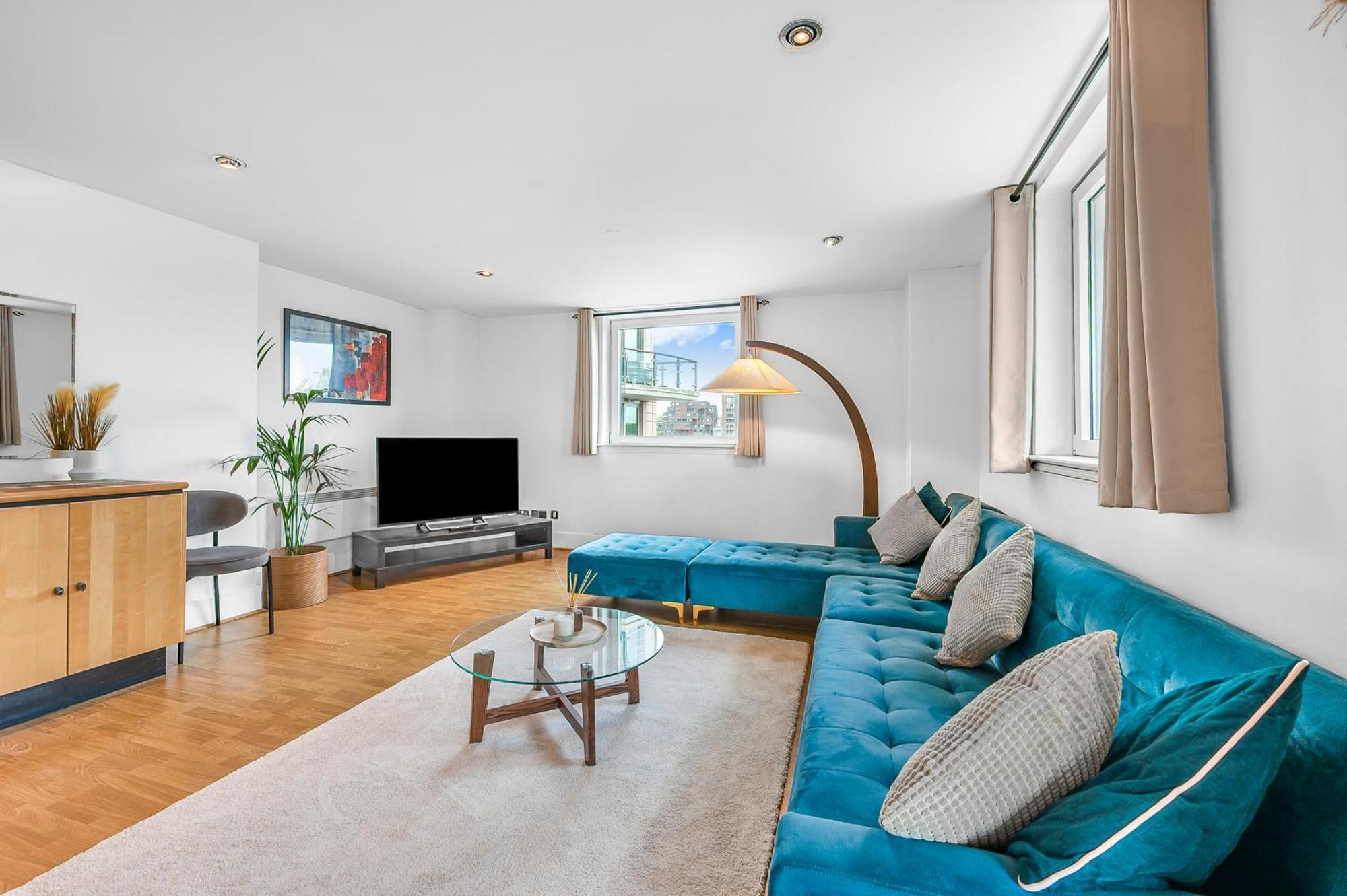 Riverside With Balcony, 1 Min Walk To Vauxhall Station